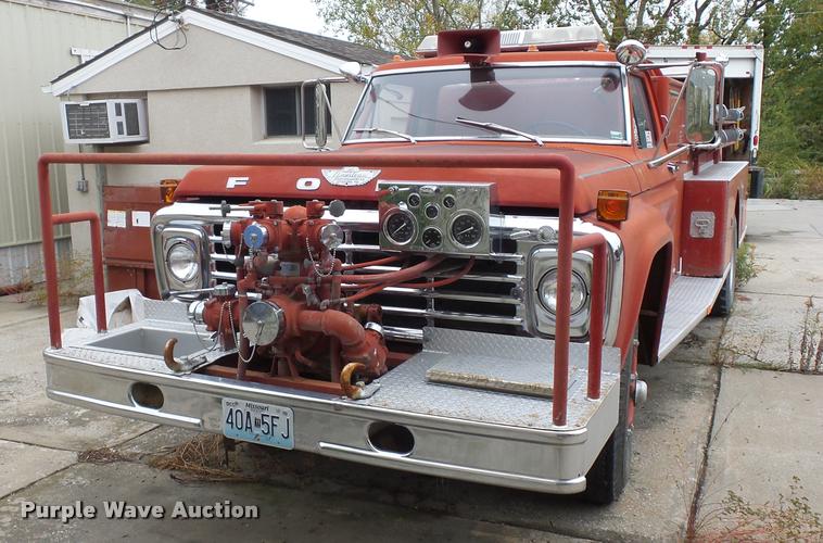 image for item L4390 1975 Ford fire truck
