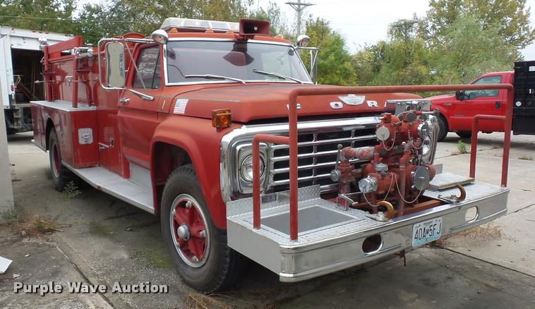 image for item L4390 1975 Ford fire truck