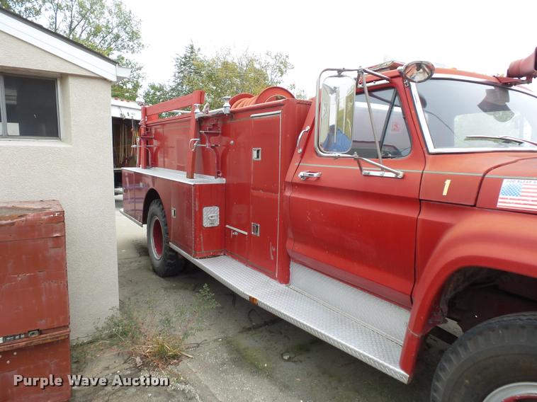 image for item L4390 1975 Ford fire truck