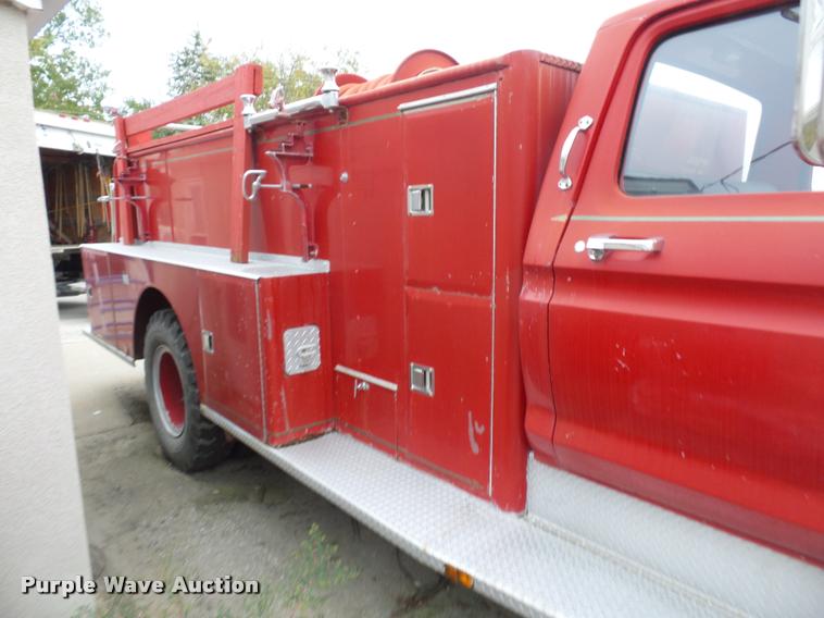image for item L4390 1975 Ford fire truck