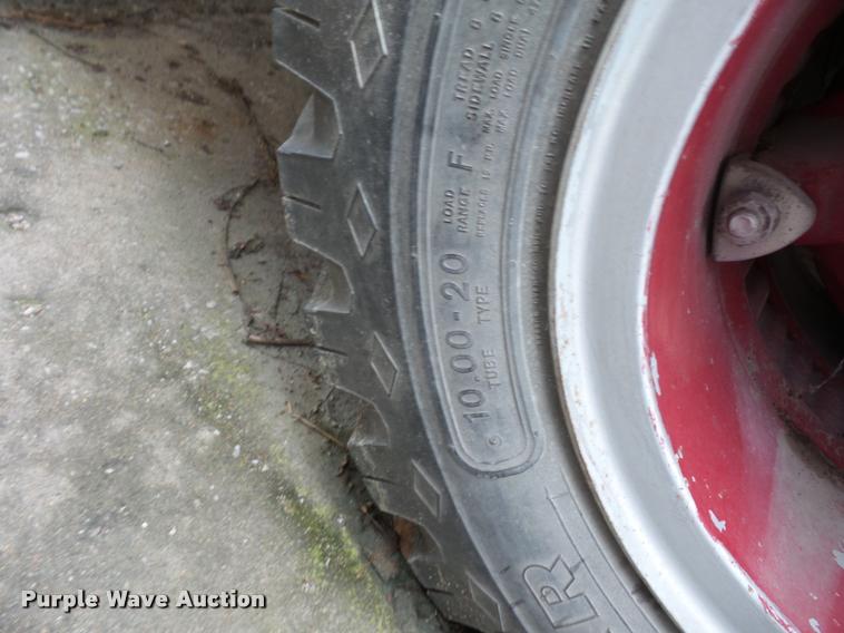 image for item L4390 1975 Ford fire truck