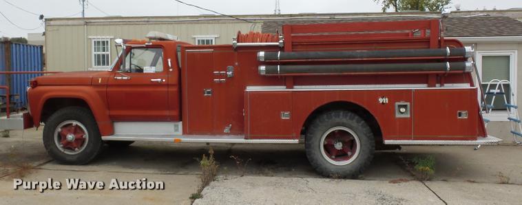 image for item L4390 1975 Ford fire truck