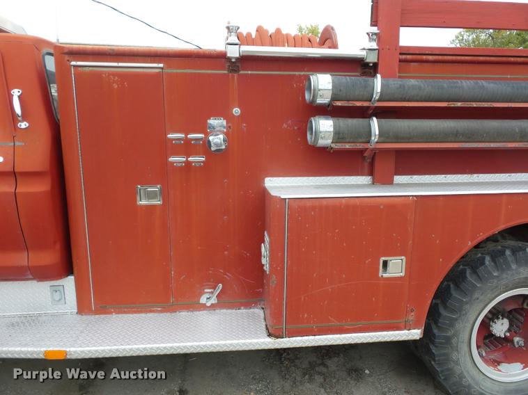 image for item L4390 1975 Ford fire truck