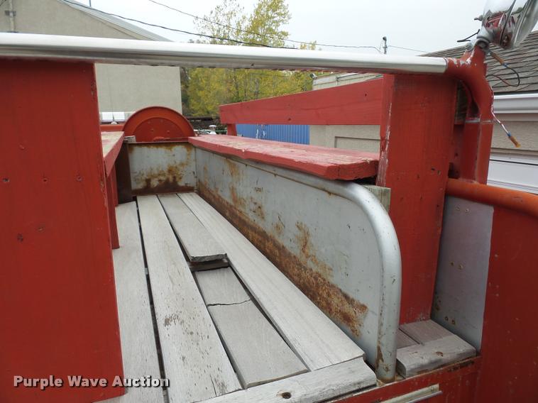 image for item L4390 1975 Ford fire truck