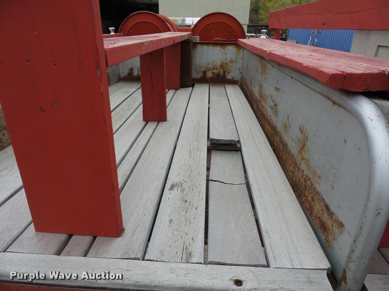 image for item L4390 1975 Ford fire truck