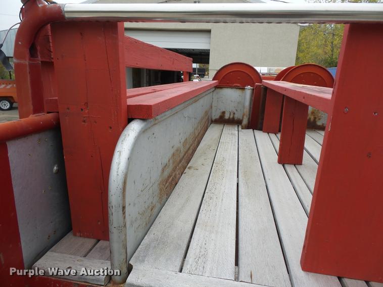 image for item L4390 1975 Ford fire truck