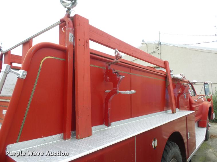image for item L4390 1975 Ford fire truck