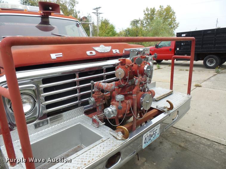 image for item L4390 1975 Ford fire truck