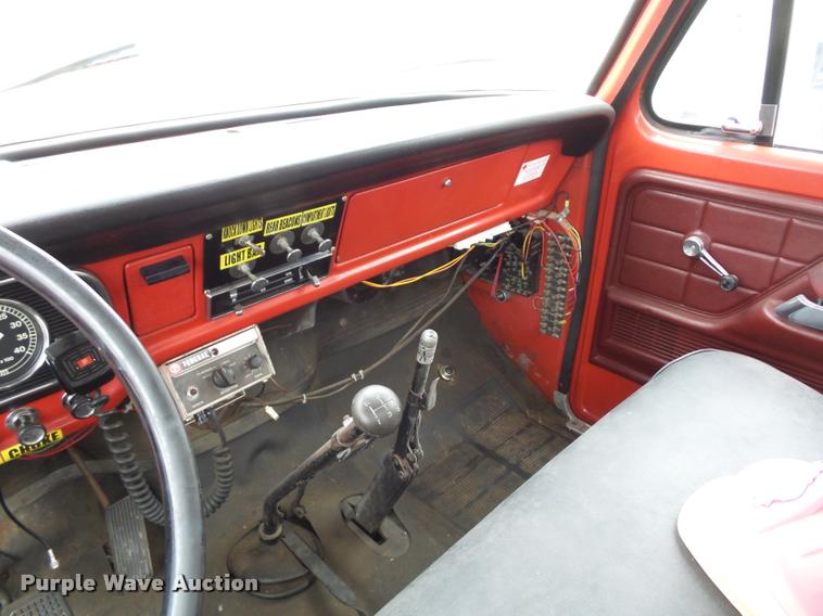 image for item L4390 1975 Ford fire truck