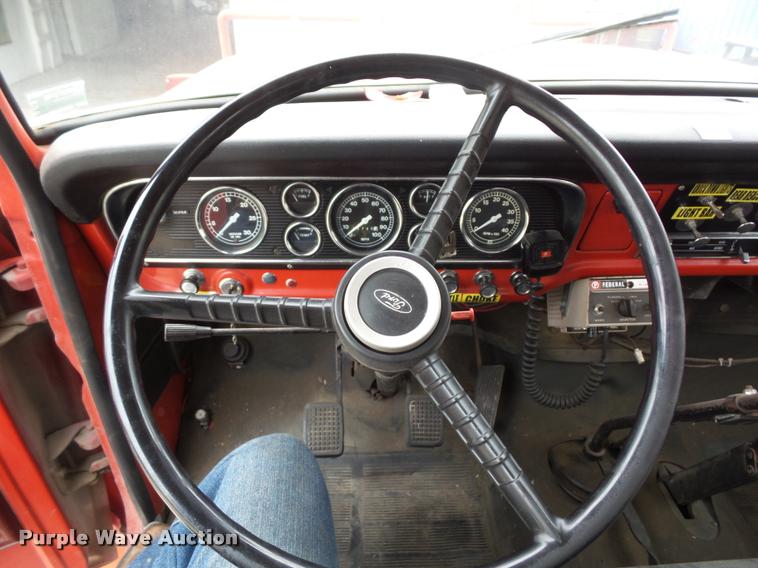 image for item L4390 1975 Ford fire truck