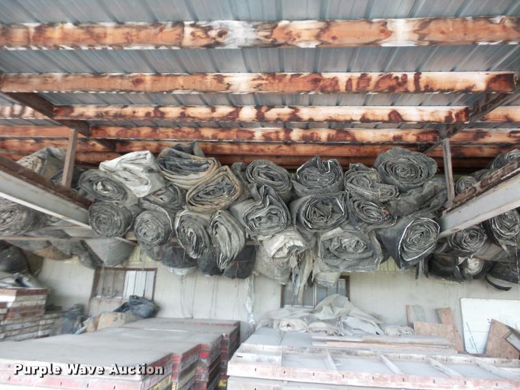 image for item L4396 Approximately 20 concrete blankets