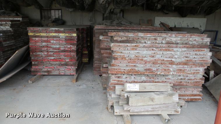 image for item L4399 (220) concrete forms