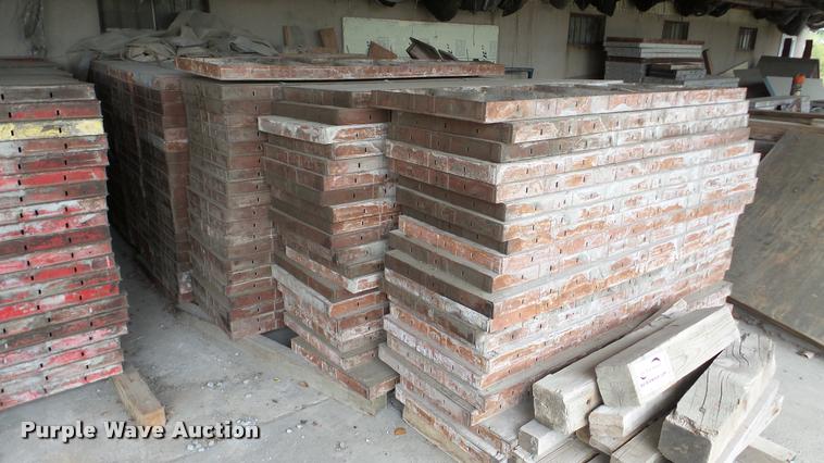 image for item L4399 (220) concrete forms