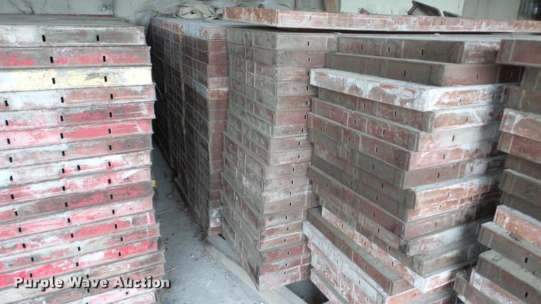 image for item L4399 (220) concrete forms