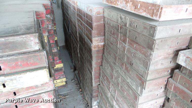 image for item L4399 (220) concrete forms