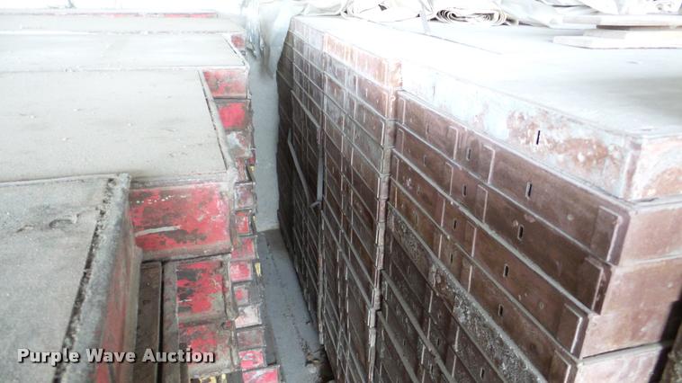 image for item L4399 (220) concrete forms