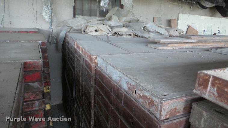 image for item L4399 (220) concrete forms