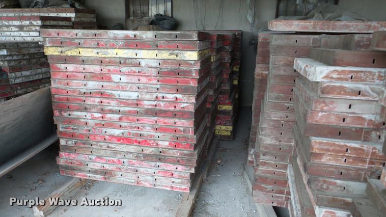 image for item L4399 (220) concrete forms