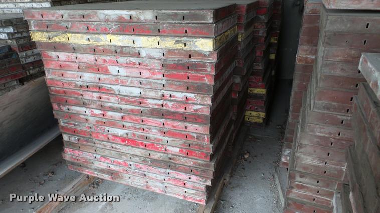 image for item L4399 (220) concrete forms