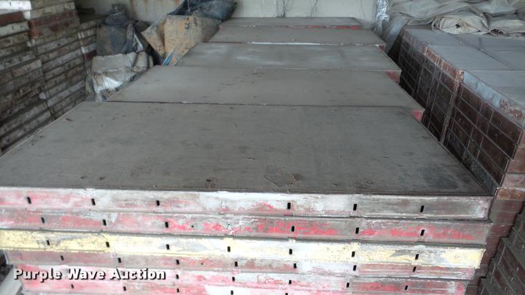 image for item L4399 (220) concrete forms