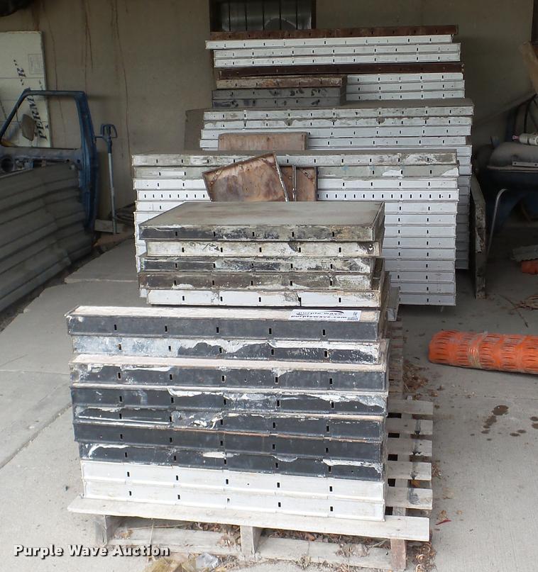 image for item L4401 (95) concrete forms