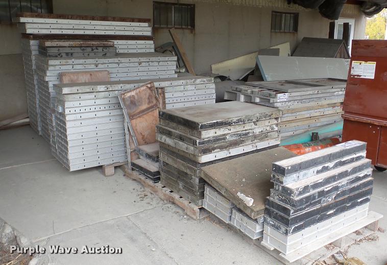 image for item L4401 (95) concrete forms