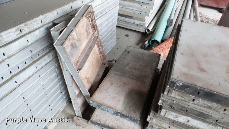 image for item L4401 (95) concrete forms