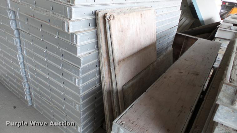image for item L4401 (95) concrete forms