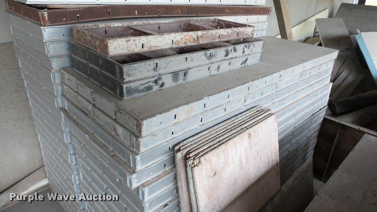image for item L4401 (95) concrete forms