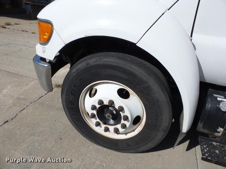 image for item L4413 2008 Ford F650 Super Duty box truck