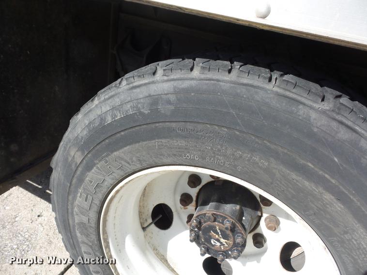 image for item L4413 2008 Ford F650 Super Duty box truck