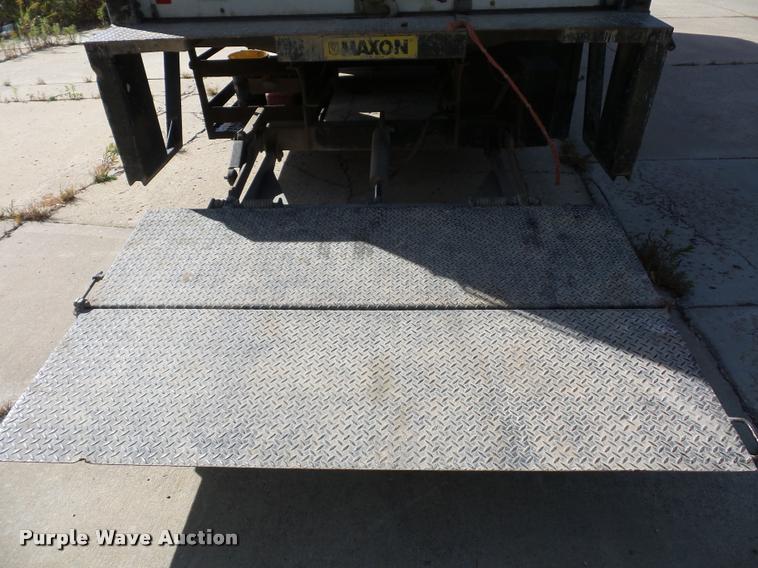 image for item L4413 2008 Ford F650 Super Duty box truck