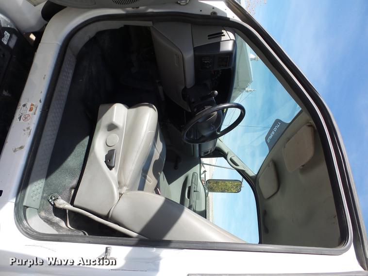 image for item L4413 2008 Ford F650 Super Duty box truck