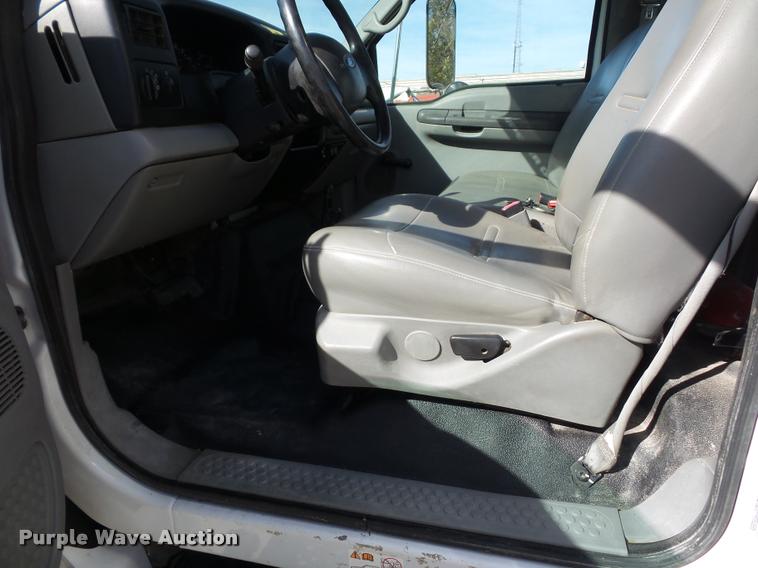 image for item L4413 2008 Ford F650 Super Duty box truck