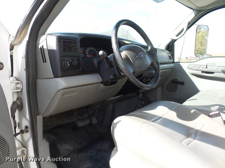 image for item L4413 2008 Ford F650 Super Duty box truck