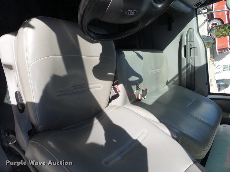 image for item L4413 2008 Ford F650 Super Duty box truck