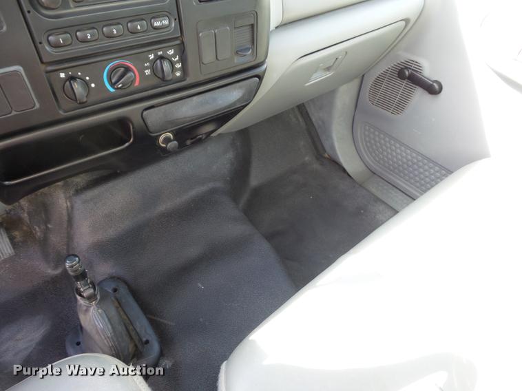 image for item L4413 2008 Ford F650 Super Duty box truck