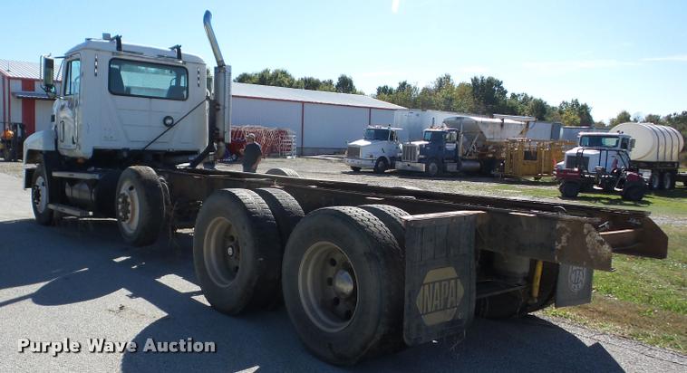 image for item AG9336 1999 Mack CH613 truck cab and chassis