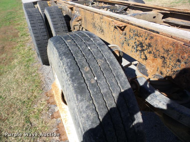 image for item AG9336 1999 Mack CH613 truck cab and chassis