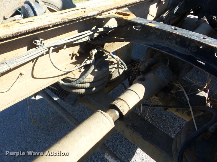 image for item AG9336 1999 Mack CH613 truck cab and chassis