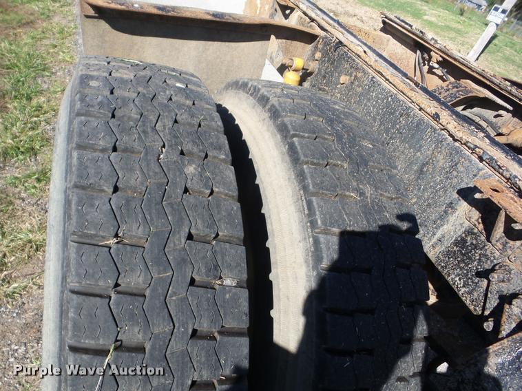 image for item AG9336 1999 Mack CH613 truck cab and chassis