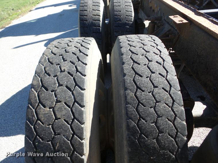 image for item AG9336 1999 Mack CH613 truck cab and chassis