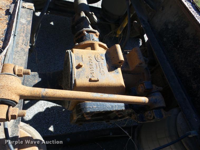 image for item AG9336 1999 Mack CH613 truck cab and chassis