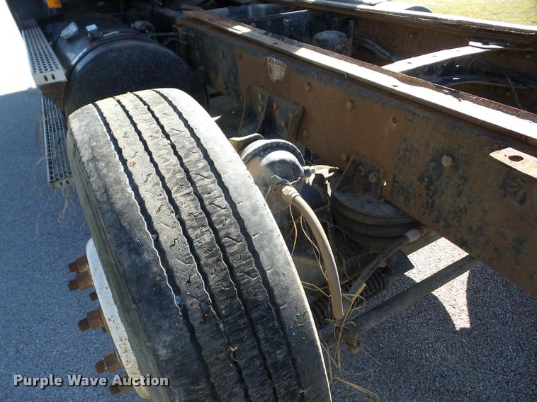 image for item AG9336 1999 Mack CH613 truck cab and chassis