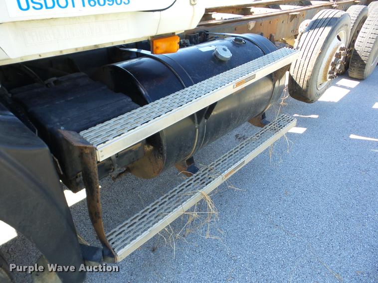 image for item AG9336 1999 Mack CH613 truck cab and chassis