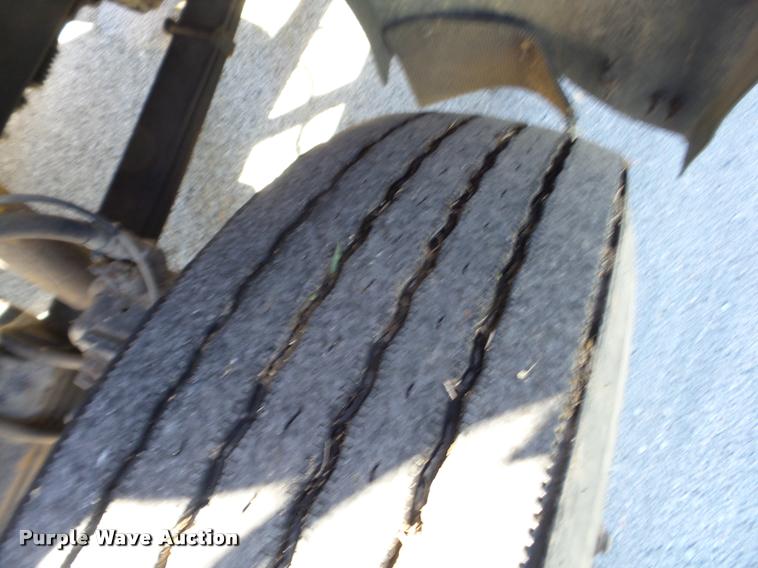 image for item AG9336 1999 Mack CH613 truck cab and chassis