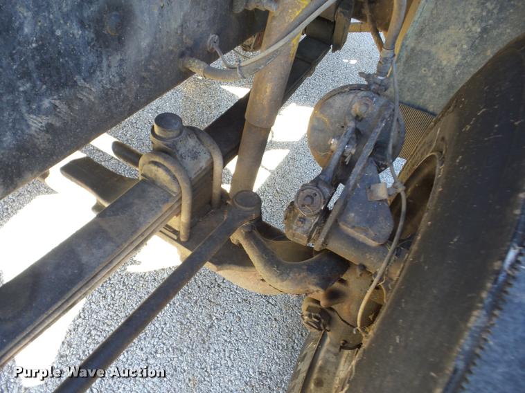 image for item AG9336 1999 Mack CH613 truck cab and chassis