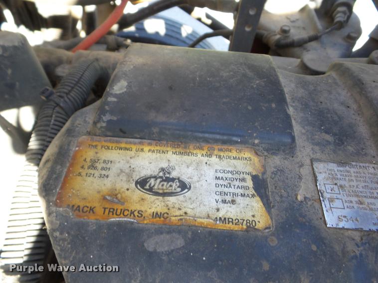 image for item AG9336 1999 Mack CH613 truck cab and chassis