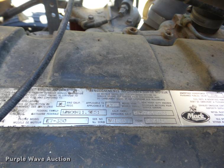 image for item AG9336 1999 Mack CH613 truck cab and chassis