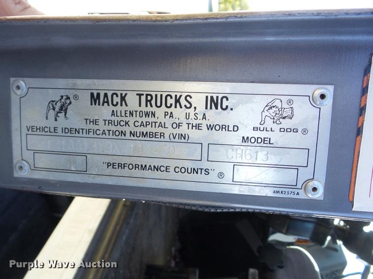 image for item AG9336 1999 Mack CH613 truck cab and chassis